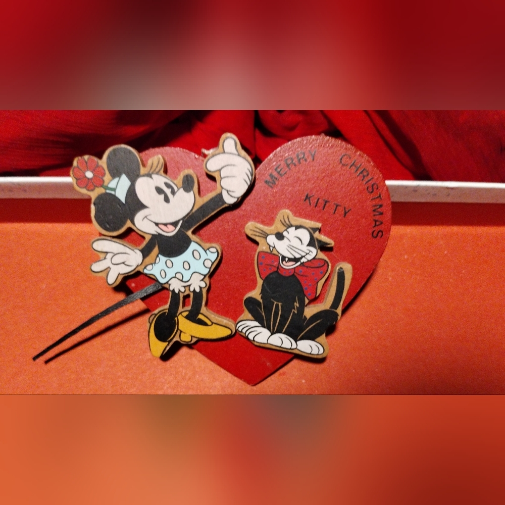 The Walt Disney Co. Minnie Mouse Xmas Magnet